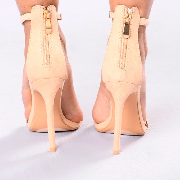 NEW So Me Nude Sandals 4” Heels - Picture 4 of 10